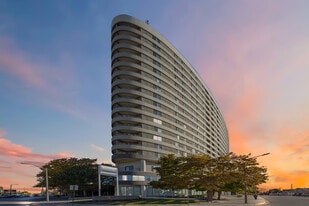 The Kenwick in Sarnia, ON - Building Photo