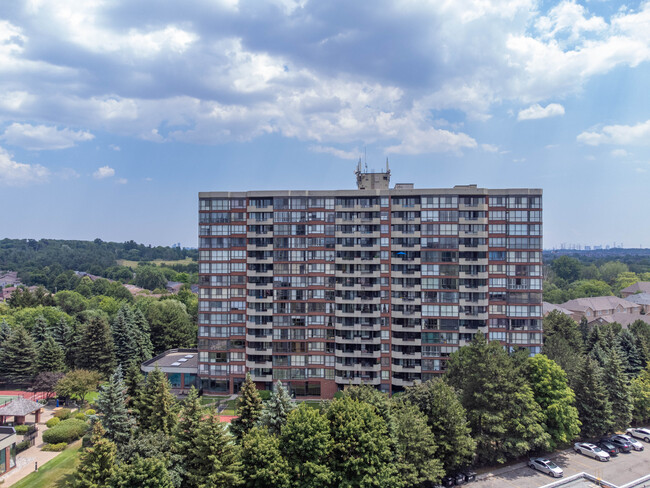 100 Observatory Ln in Richmond Hill, ON - Building Photo - Building Photo