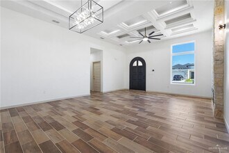 17 N Alyna Ave in Edinburg, TX - Building Photo - Building Photo