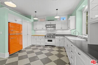 813 Crestmoore Pl in Los Angeles, CA - Building Photo - Building Photo