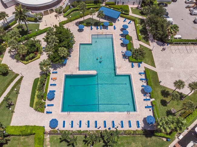 600 Three Islands Blvd, Unit 1015 in Hallandale Beach, FL - Building Photo - Building Photo