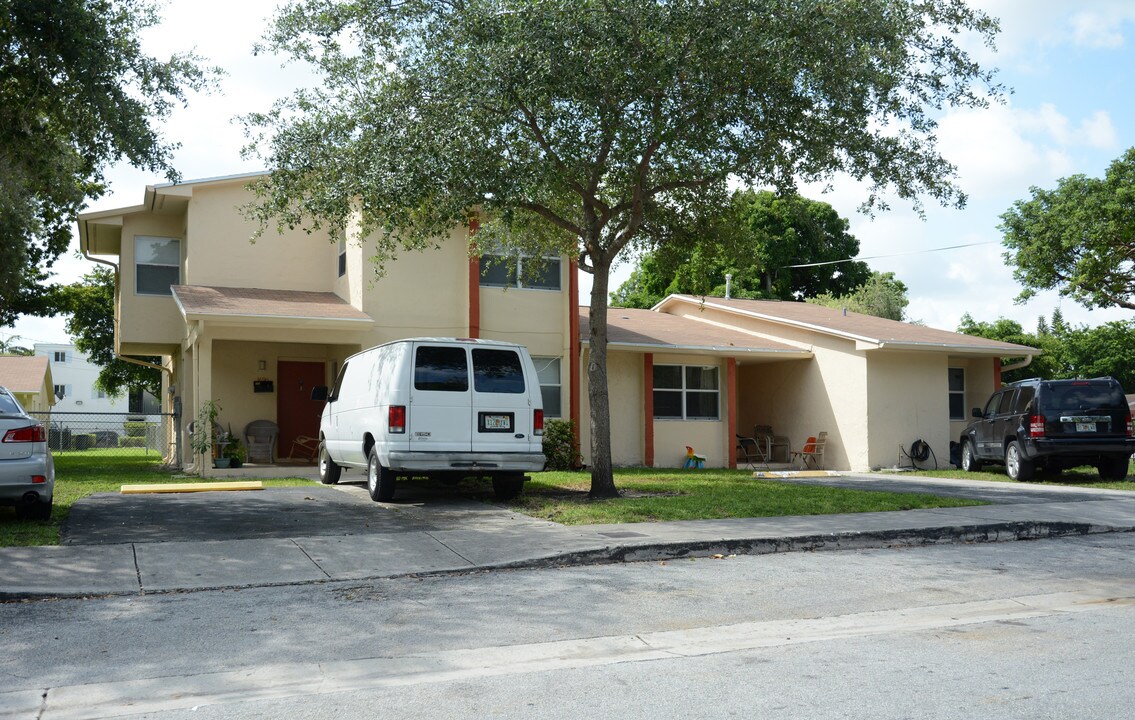 Coconut Grove in Coconut Grove, FL - Building Photo