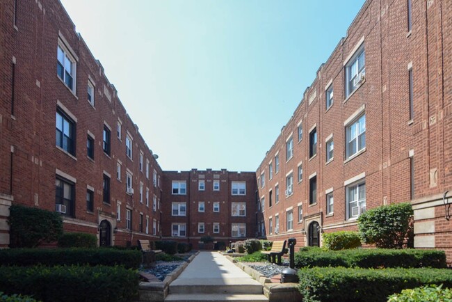 property at 958 W Cornelia Ave