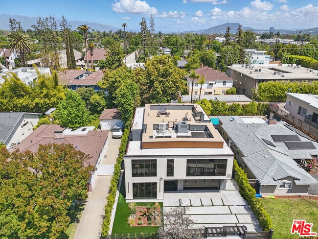 4904 Van Noord Ave in Los Angeles, CA - Building Photo - Building Photo