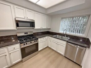 922 Croft Ave in Los Angeles, CA - Building Photo - Building Photo