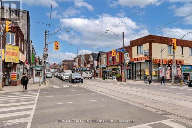 638-638 Dufferin St in Toronto, ON - Building Photo - Building Photo