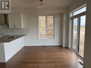 1583 Savoline Blvd in Milton, ON - Building Photo - Building Photo