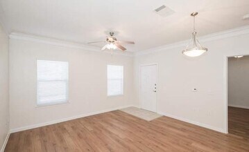 9844 Cypresswood Dr in Houston, TX - Building Photo - Building Photo