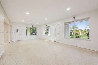 9340 SW 174th St in Palmetto Bay, FL - Building Photo - Building Photo