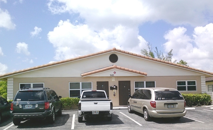 7521 NW 44th Ct in Coral Springs, FL - Building Photo