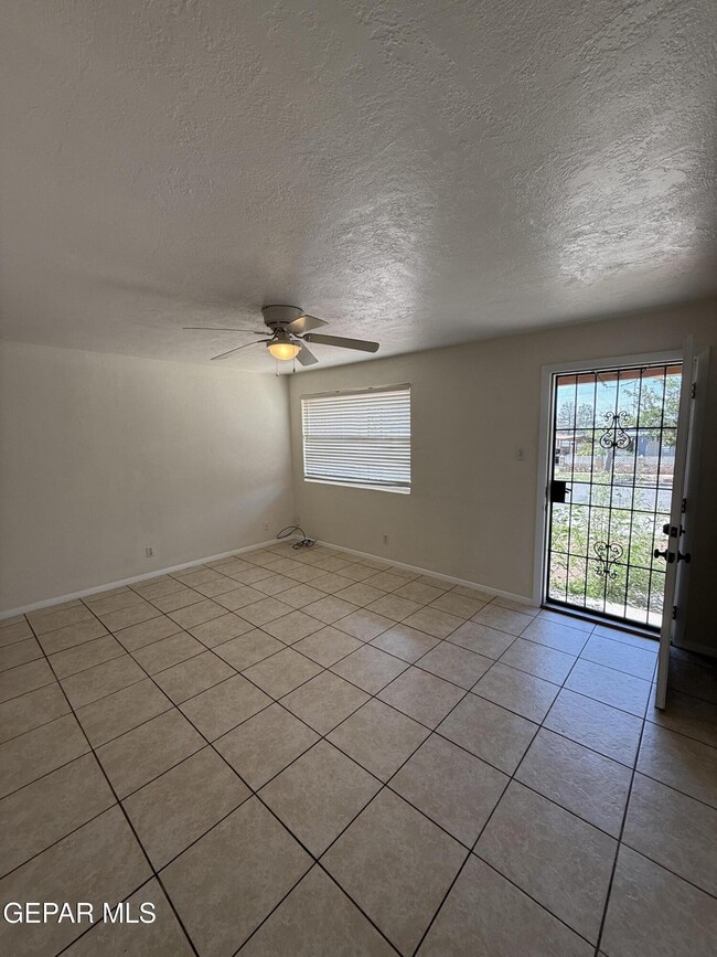 2703 McKinley Ave in El Paso, TX - Building Photo - Building Photo