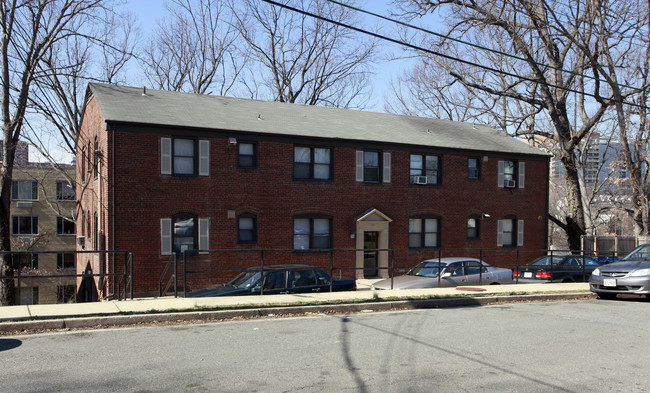 North Quinn Apartments in Arlington, VA - Building Photo - Building Photo