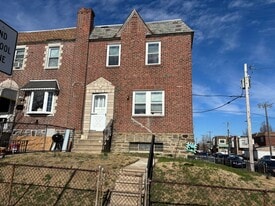 4555 Bleigh Ave in Philadelphia, PA - Building Photo