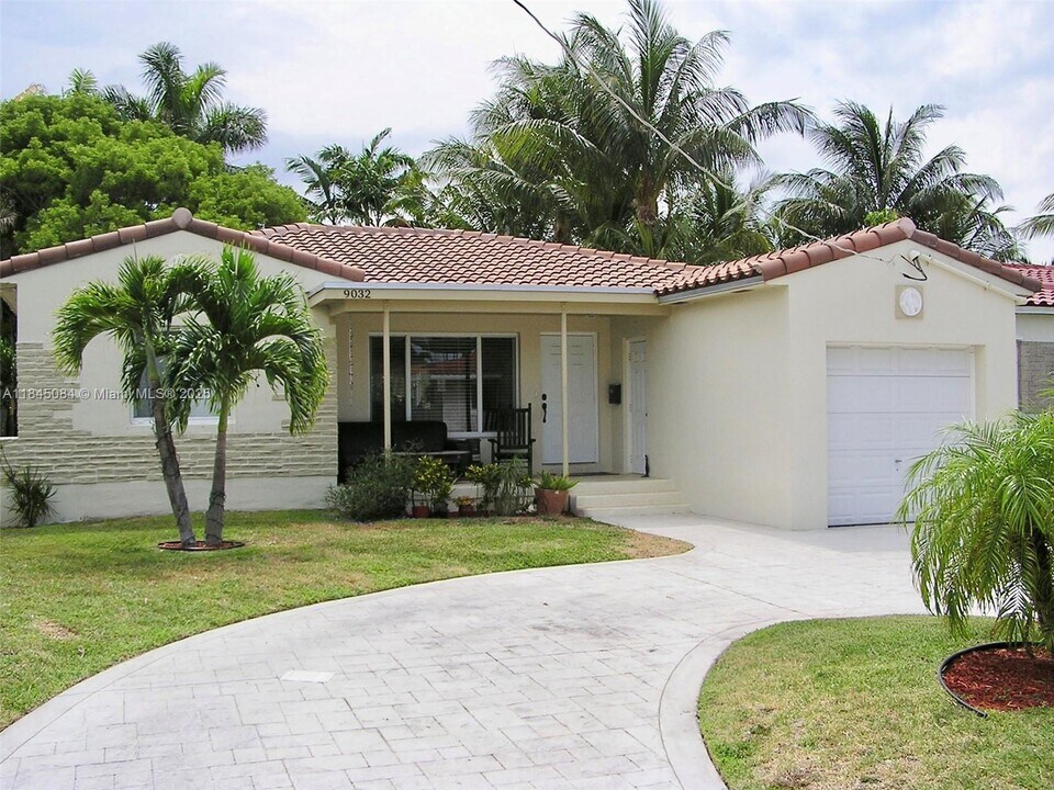 9032 Abbott Ave in Surfside, FL - Building Photo
