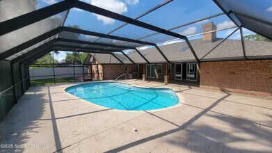1209 Bonaventure Dr in Melbourne, FL - Foto de edificio - Building Photo