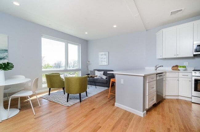 172 Kimball Ave, Unit 3B in Revere, MA - Building Photo - Building Photo