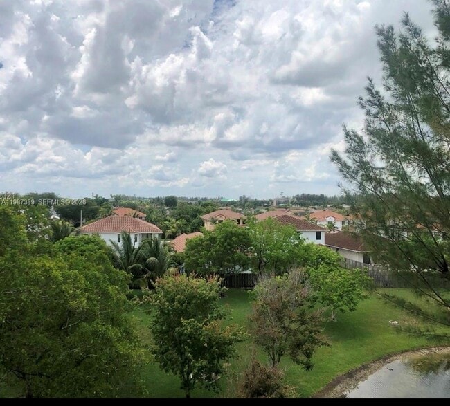 10317 NW 9th St Cir in Miami, FL - Foto de edificio - Building Photo