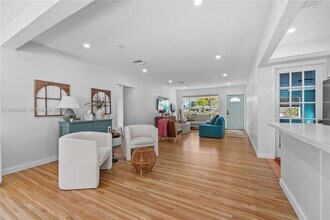 6331 SW 18th St in Miami, FL - Building Photo - Building Photo