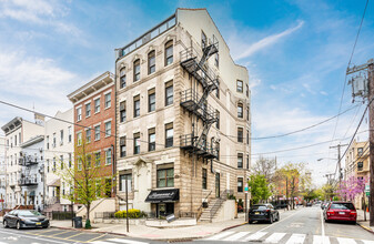 301 Monroe St in Hoboken, NJ - Foto de edificio - Building Photo