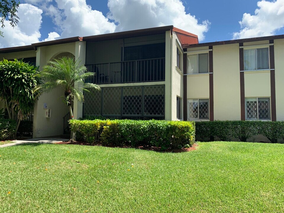 4821 Sable Pine Cir-Unit -D1 in West Palm Beach, FL - Building Photo