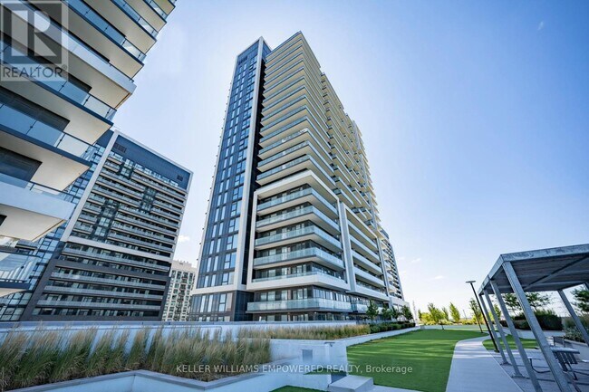 105 Oneida Crescent in Richmond Hill, ON - Building Photo - Building Photo