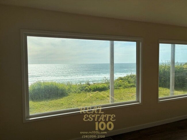 4407 SW Beach Ave in Lincoln City, OR - Building Photo - Building Photo