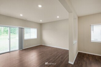 6556 Yorktown Plz NE in Bremerton, WA - Building Photo - Building Photo
