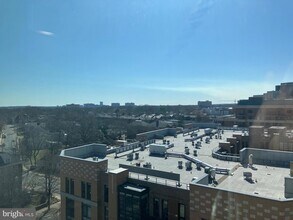 3409 Wilson Blvd, Unit 412 in Arlington, VA - Foto de edificio - Building Photo