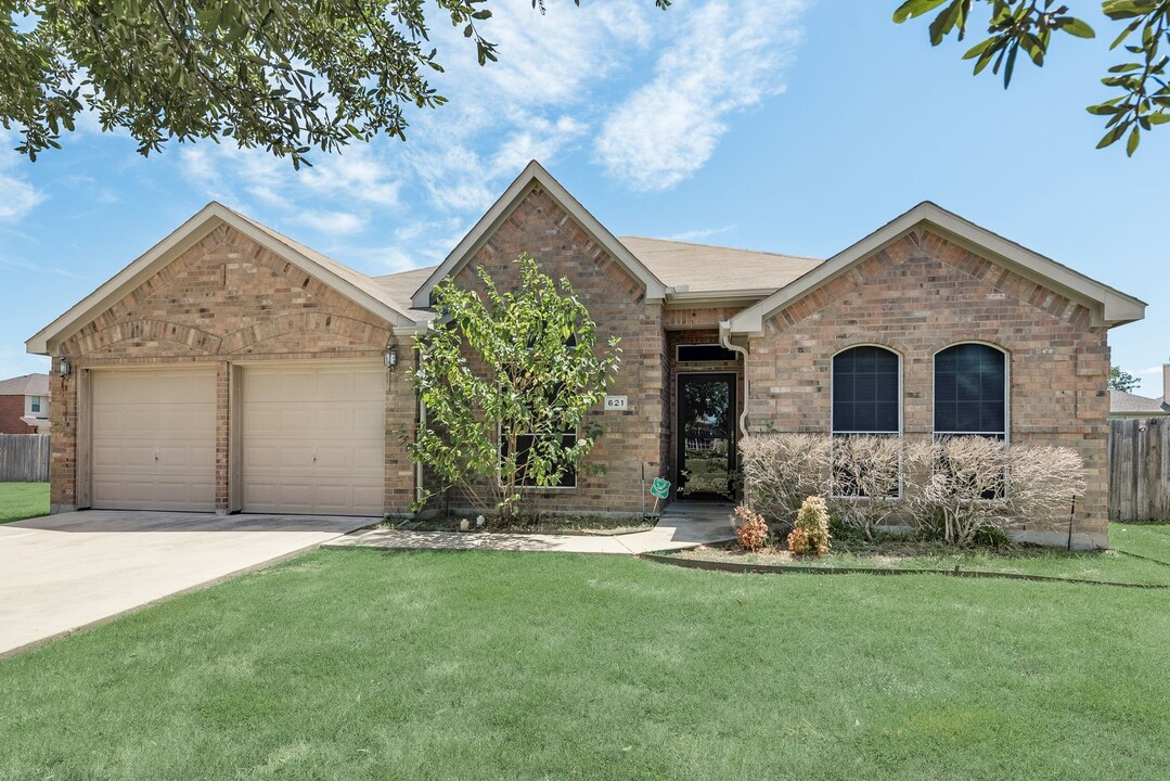 621 Tumbleweed Dr in Forney, TX - Foto de edificio