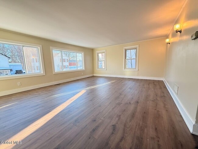 314 Main St in Corinth, NY - Building Photo - Building Photo