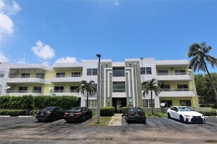 10755 SW 108th Ave in Miami, FL - Building Photo