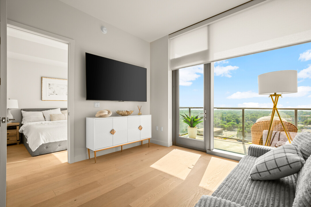 44 East Ave in Austin, TX - Building Photo