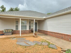 1020 Cedarcrest St in Norman, OK - Building Photo - Building Photo