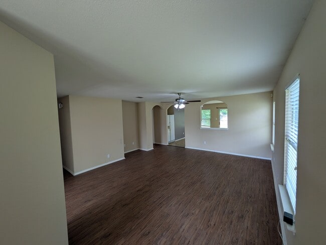 133 Carolyns Way in Buda, TX - Foto de edificio - Building Photo