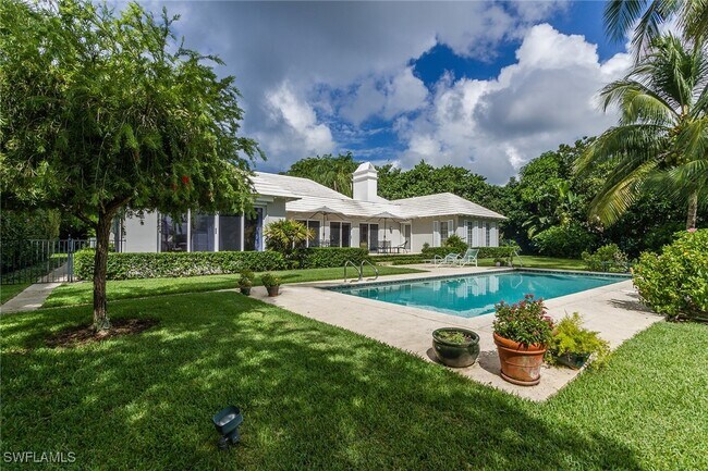 3323 Gin Ln in Naples, FL - Building Photo - Building Photo