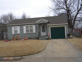 1333 W Hudson Dr in Enid, OK - Building Photo