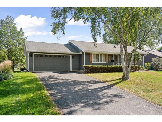 8213 Quinn Rd in Bloomington, MN - Building Photo - Building Photo