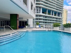 170 SE 14th St, Unit 1604 in Miami, FL - Building Photo