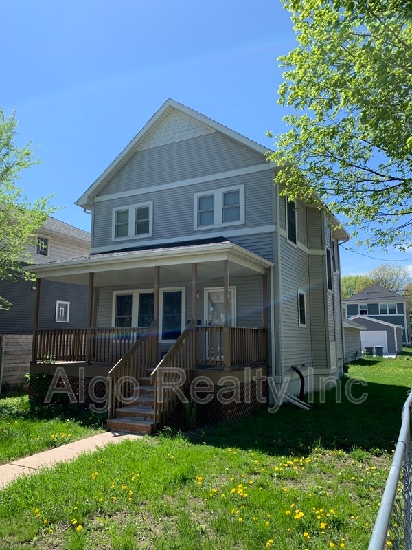 property at 2827 N Aldrich Ave