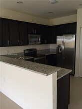 8883 NW 102nd Pl in Doral, FL - Building Photo - Building Photo