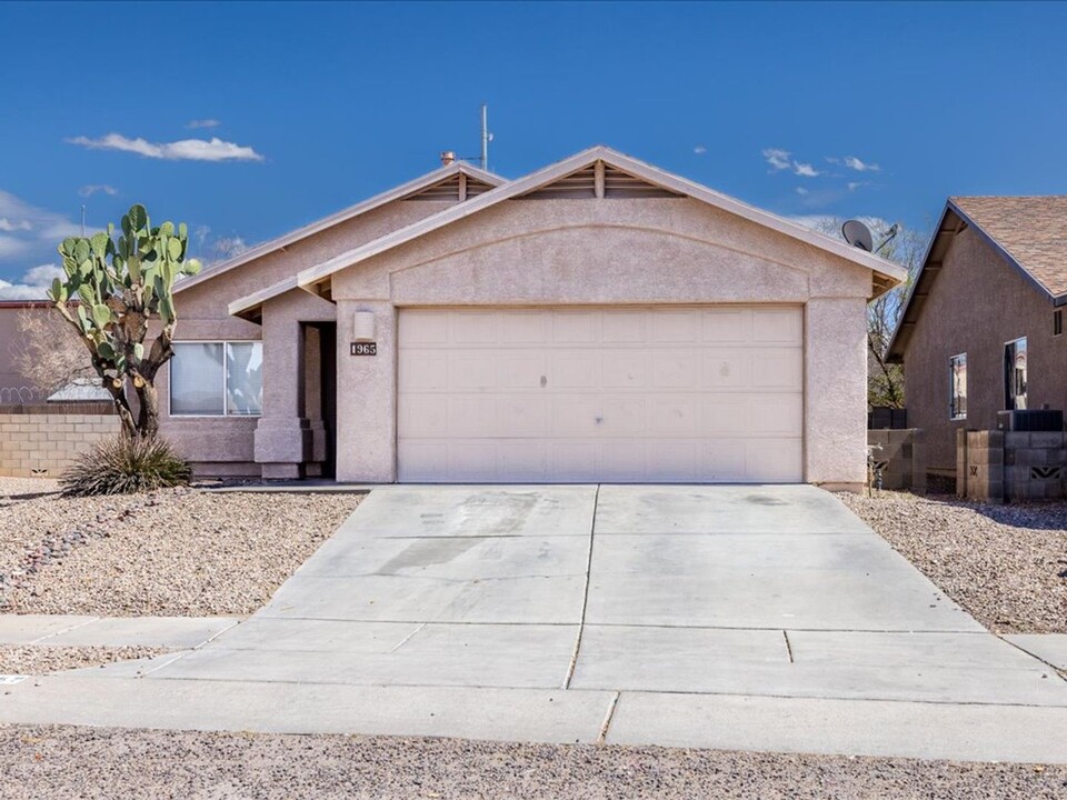 1965 S St David Dr in Tucson, AZ - Foto de edificio