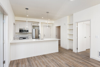 1010 Apartments in Bremerton, WA - Building Photo - Interior Photo