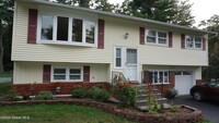 14 Apple Blossom Ln in Albany, NY - Building Photo - Building Photo