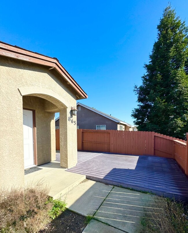 865 Domain Way in Redding, CA - Building Photo - Building Photo