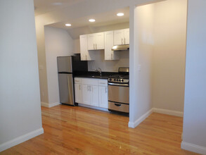 100 Willow St, Unit 100-01 in Cambridge, MA - Building Photo - Building Photo