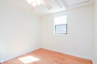 3909 N Janssen Ave in Chicago, IL - Foto de edificio - Building Photo