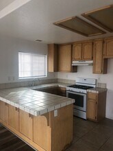 15555 Broken Bow Rd in Apple Valley, CA - Building Photo - Building Photo