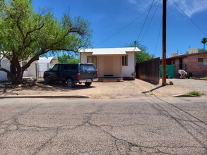 4102 E Monte Vista Dr in Tucson, AZ - Building Photo - Building Photo