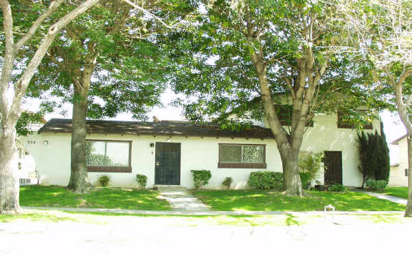 350-354 Spencer Ave in Upland, CA - Foto de edificio - Building Photo