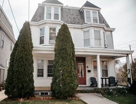 33 E Gramby St in Manheim, PA - Building Photo